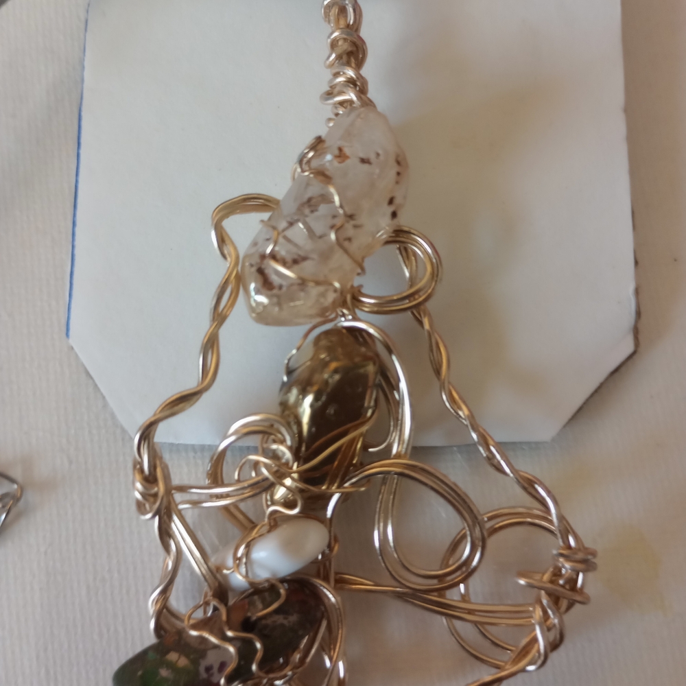 Elegant Wire-Wrapped Pendant Necklace